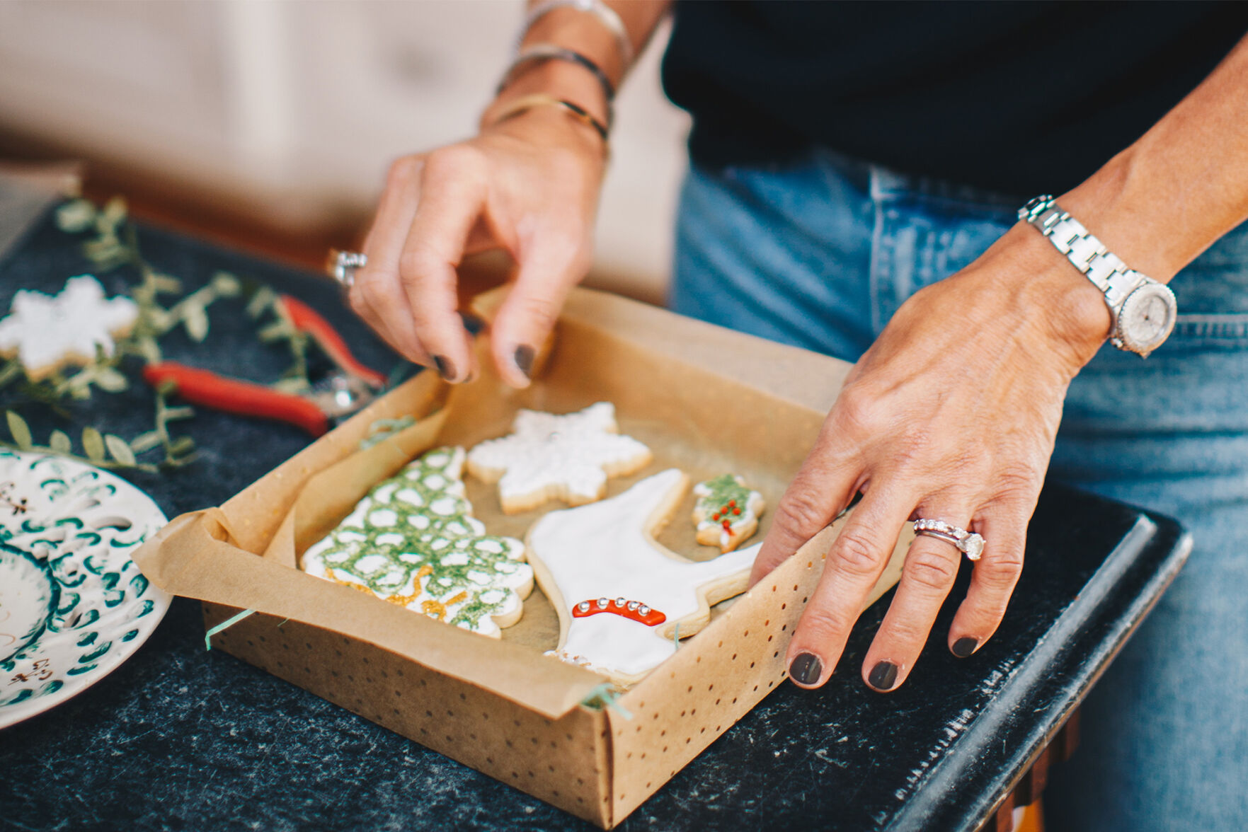 Dish_DecoratingCookie.jpg